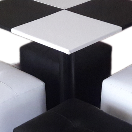 Juego de Mesa ajedrezado blanco y negro